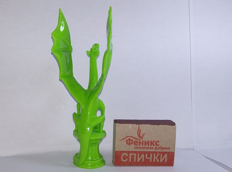 Дракон на тумбе