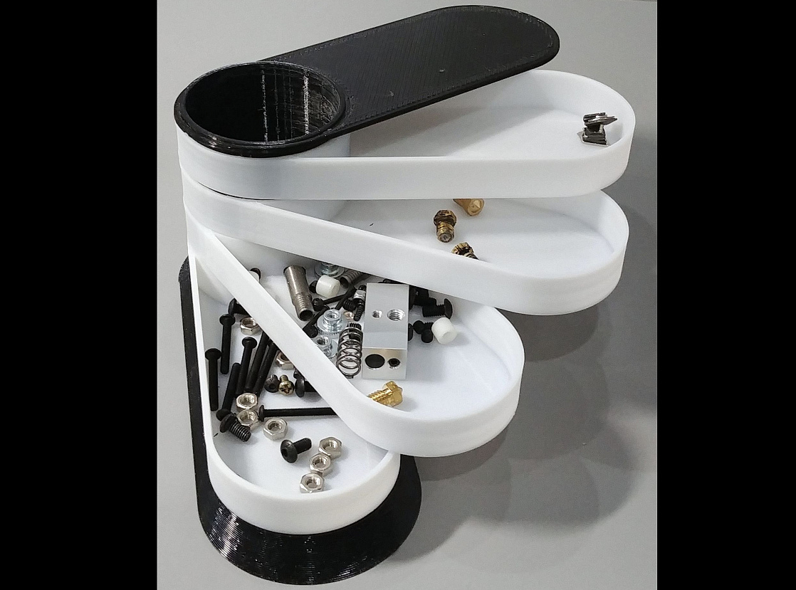 Küçük eşyalar için döner bir kutu. (Plastik Aparattır!!!)