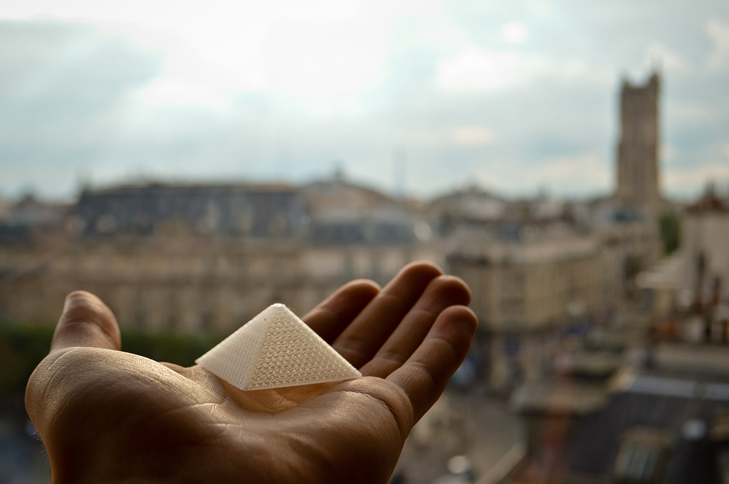 Paris (Plastik Aparattır!!!)