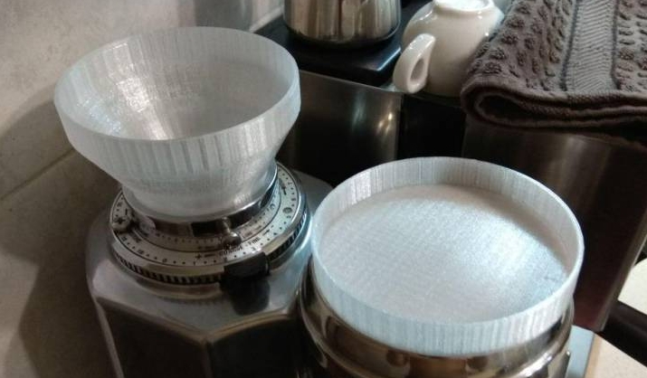 Печать воронки и крышки из пищевого пластика в Москве