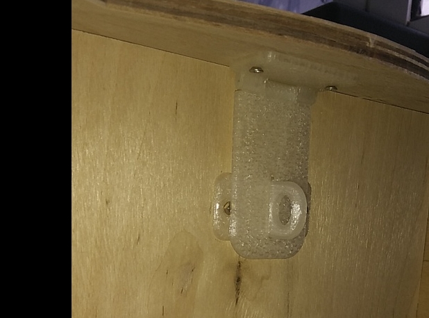 Ahır kilidi için gölgelikli menteşe (Plastik Aparattır!!!)