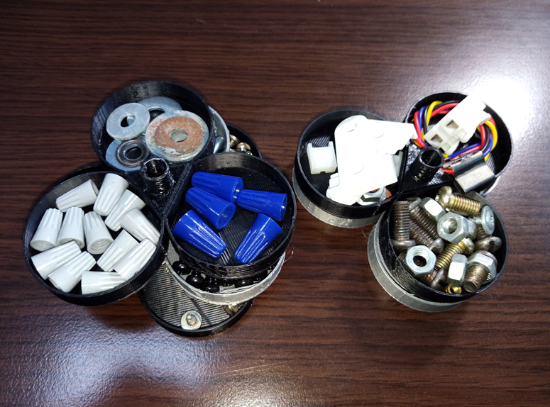 Küçük eşyalar için organizatör rafı. (Plastik Aparattır!!!)