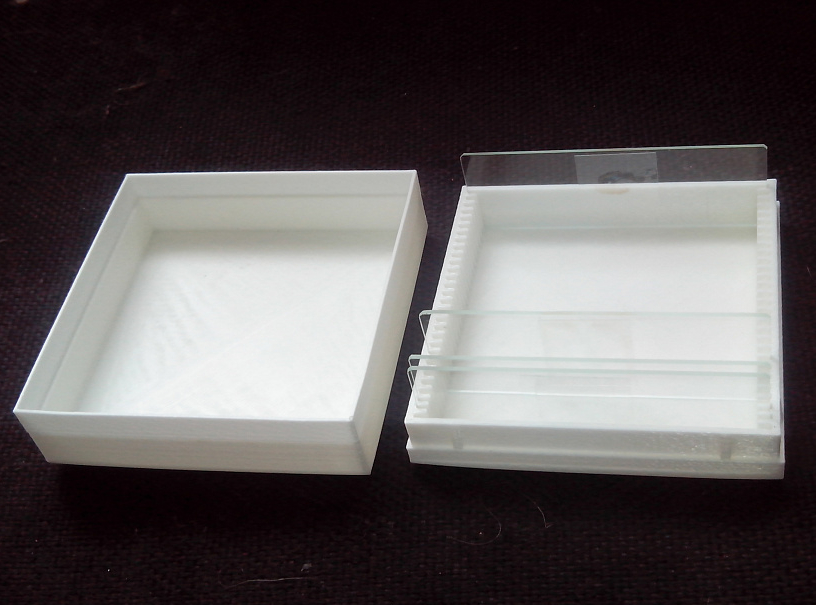 Mikroskop slaytlarını saklamak için kutu (Plastik Aparattır!!!)