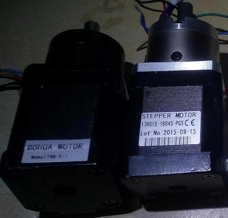 Продаю шаговый двигатель с редуктором 5:1 Продаю шаговый двигатель с редуктором 5:1