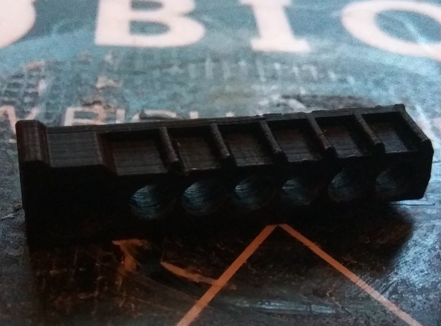 3D model “MP-61 hava tabancası için 6 şarj klipsi” (Plastik Aparattır!!!)