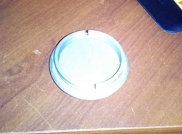 Bir araba jantının orta deliği için tapa. (Plastik Aparattır!!!)