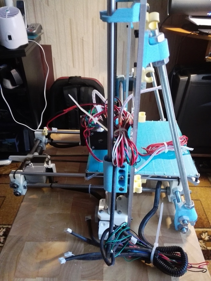 Продам принтер самопал Prusa i3 Продам принтер самопал Prusa i3