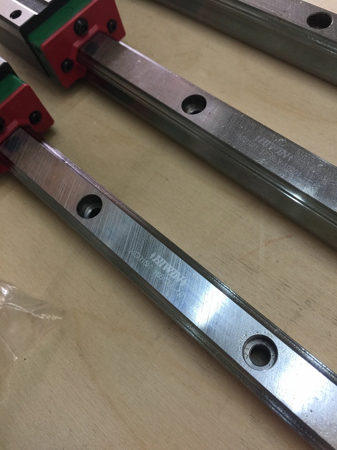 3 рельсовые направляющие HIWIN 15 мм + каретки