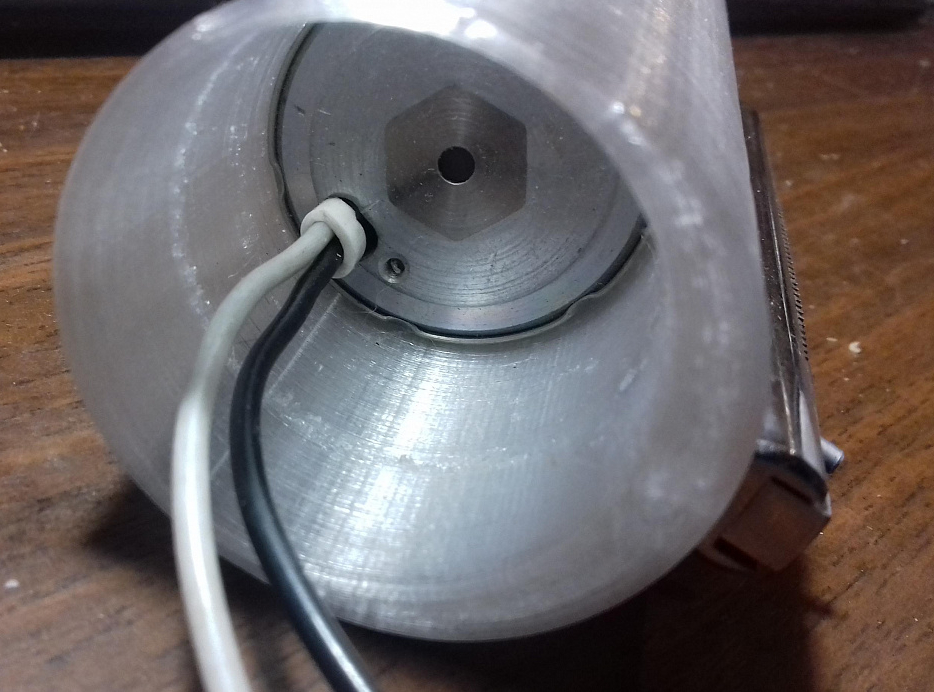 Bir okul mikroskobunun kalıntılarından mikro matkap (Plastik Aparattır!!!)