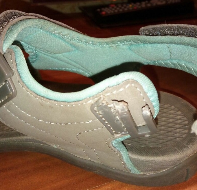 Необходимо напечатать крепление ремешка сандали или "вот что собака натворила"