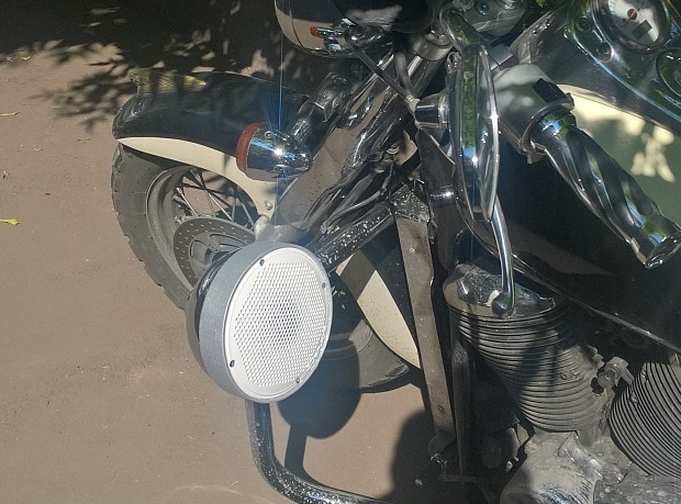 Yan ışıkta bir motosikletin hoparlörü için podyum Luminator Krom Uzun far Ref.37.5 (H1,W5W) (Plastik Aparattır!!!)