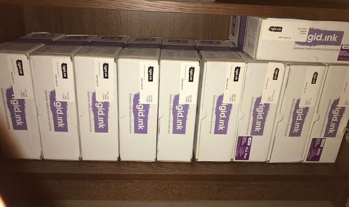 Продам пластик разный 1,75 со скидкой