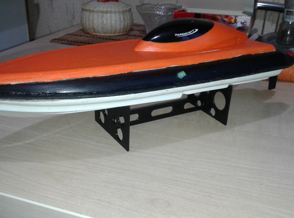 RC tekne için stand. (Plastik Aparattır!!!)