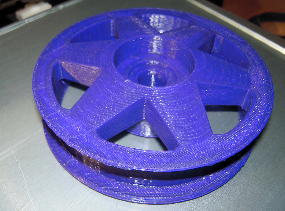 Yuvarlanan bir çantadan tekerlek (Plastik Aparattır!!!)