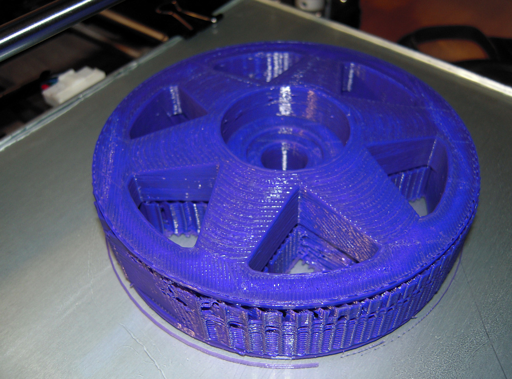 Yuvarlanan bir çantadan tekerlek (Plastik Aparattır!!!)