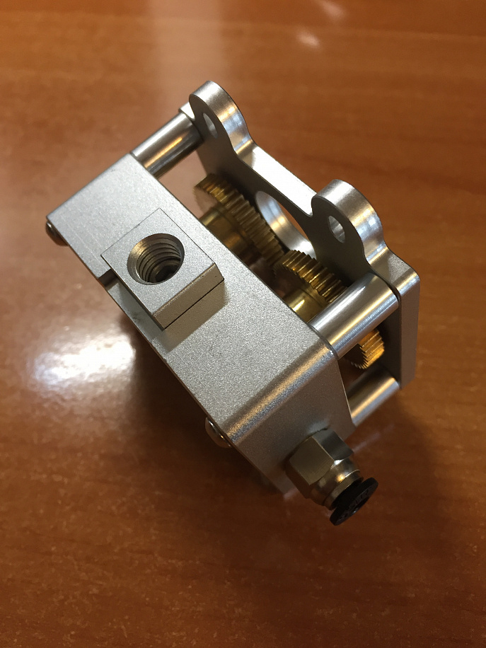 Редуктор подачи экструдера