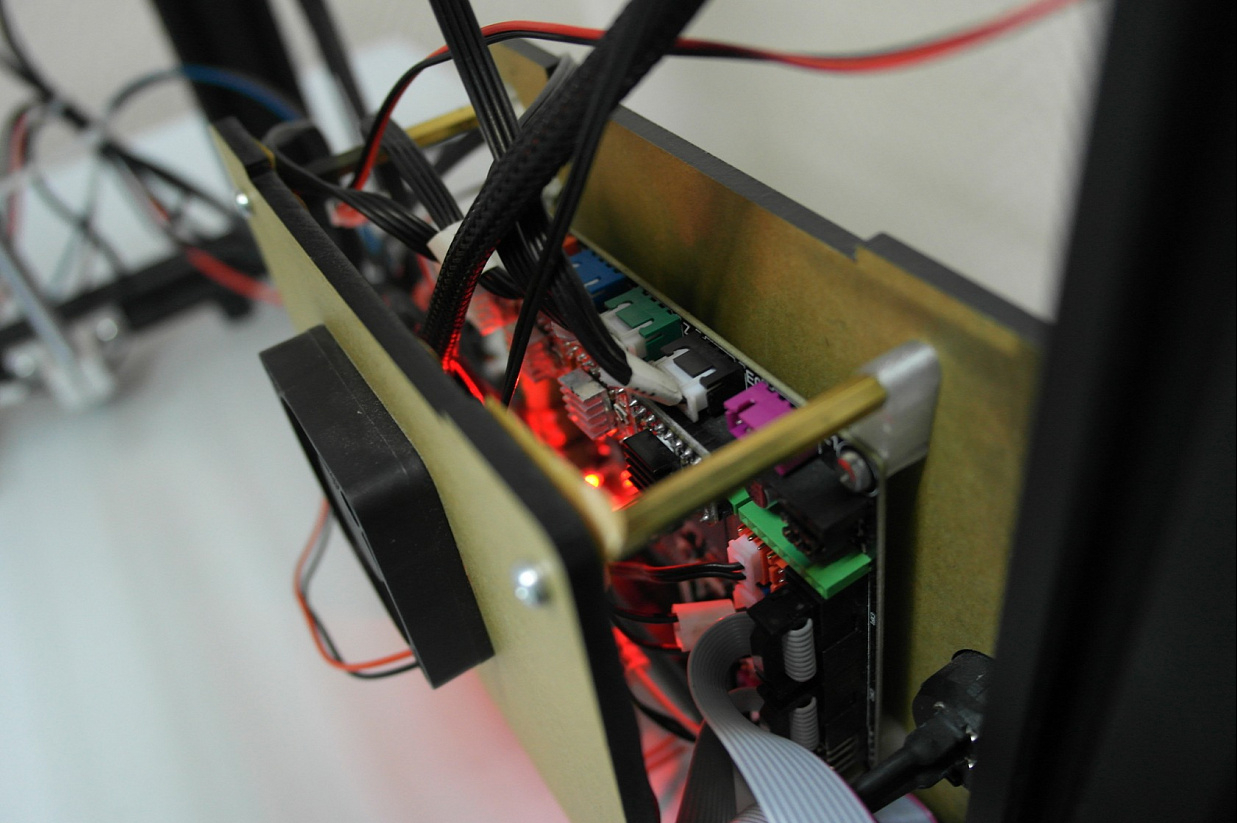 Продам принтер creality ender 4 Продам принтер creality ender 4