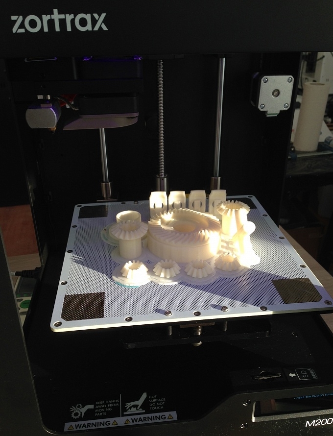 Продам 3D- принтер Zortrax M200 БУ