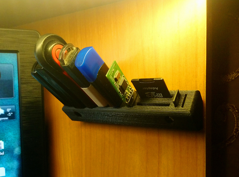 Flash sürücü USB, SD, mikro SD (Plastik Aparattır!!!)