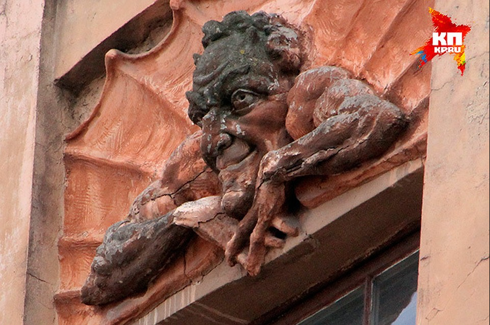 Воссоздать разрушенную вандалами скульптуру