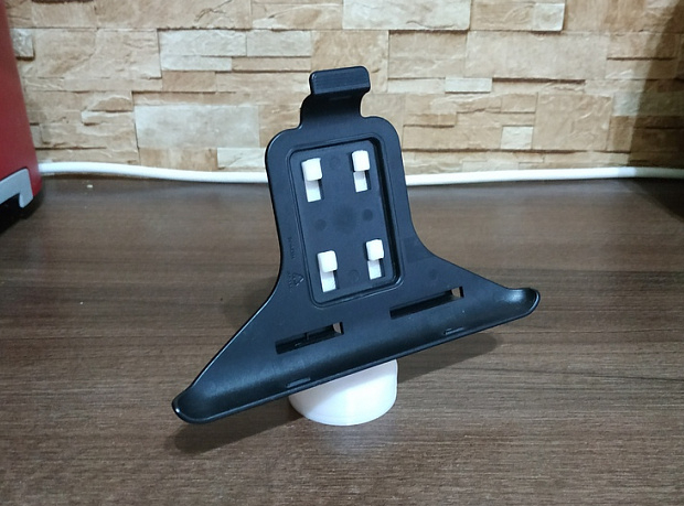 Navitel navigasyon cihazı montaj braketi (Plastik Aparattır!!!)