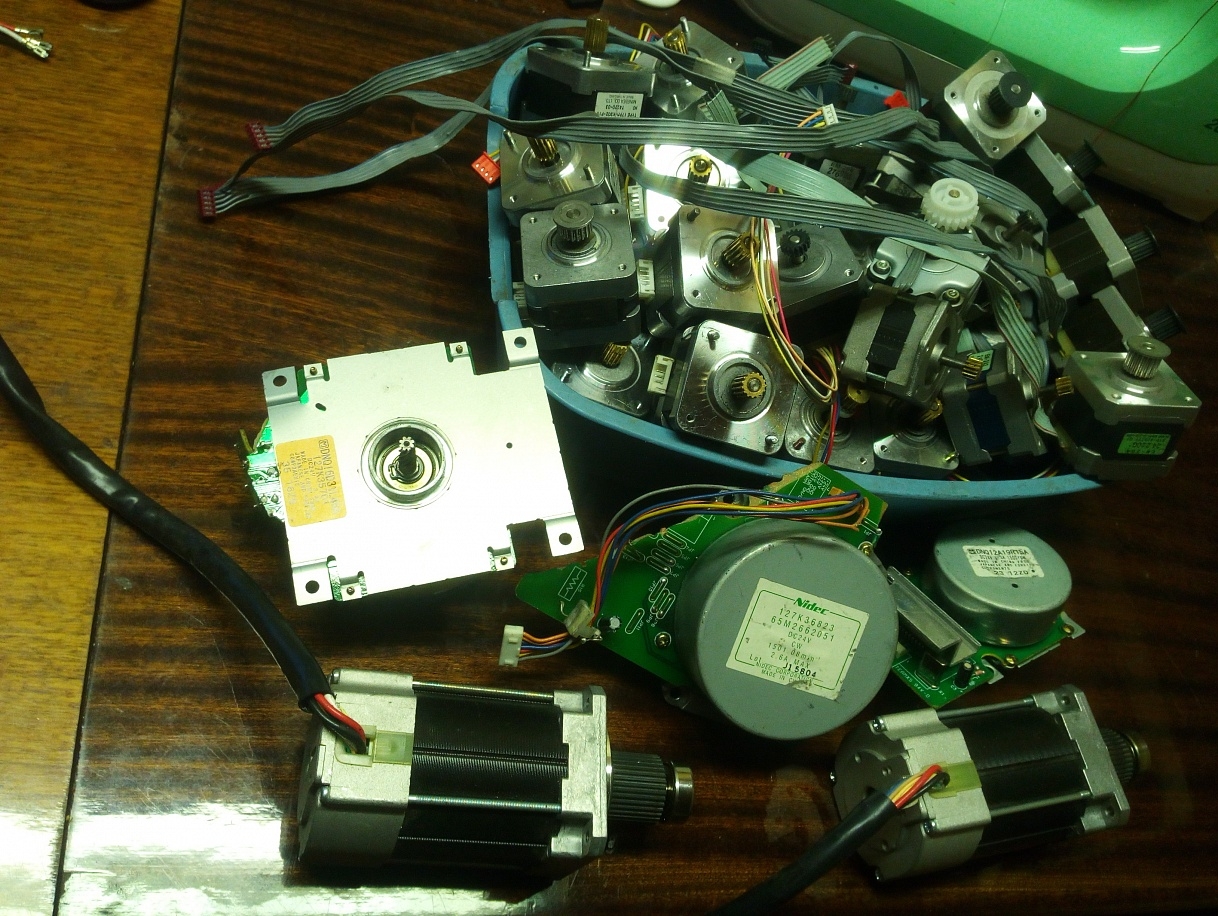 Шаговые двигатели