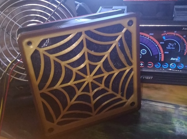 Filtreli fan ızgarası 120 x 120 mm! (Plastik Aparattır!!!)