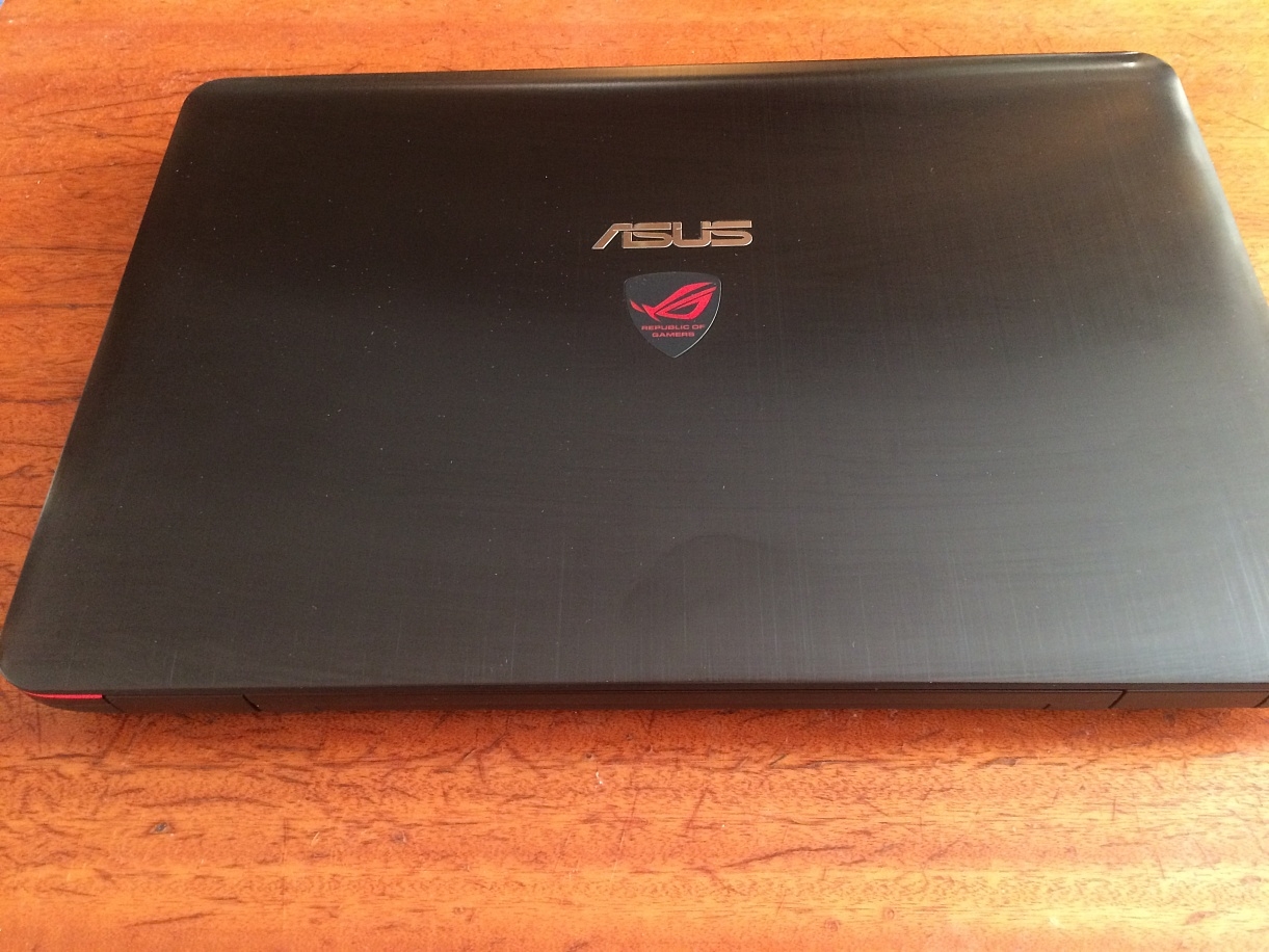 Продаю игровой ноутбук asus ROG GL551JM-EH71