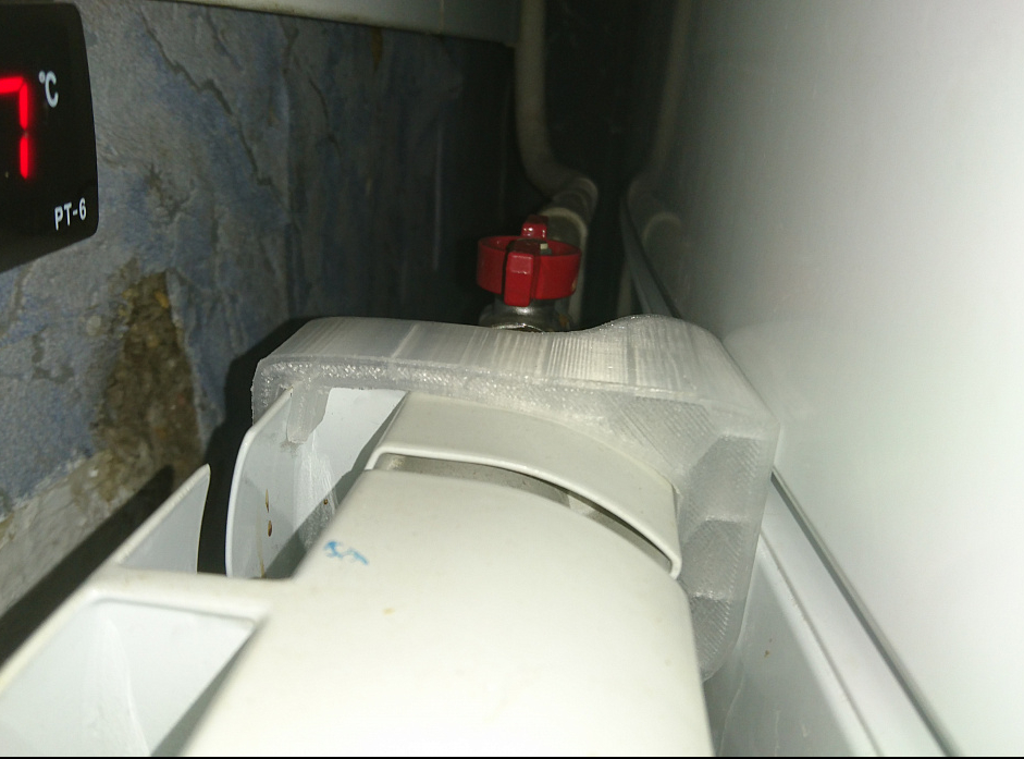 Aküdeki buzdolabı kapısı desteği. (Plastik Aparattır!!!)