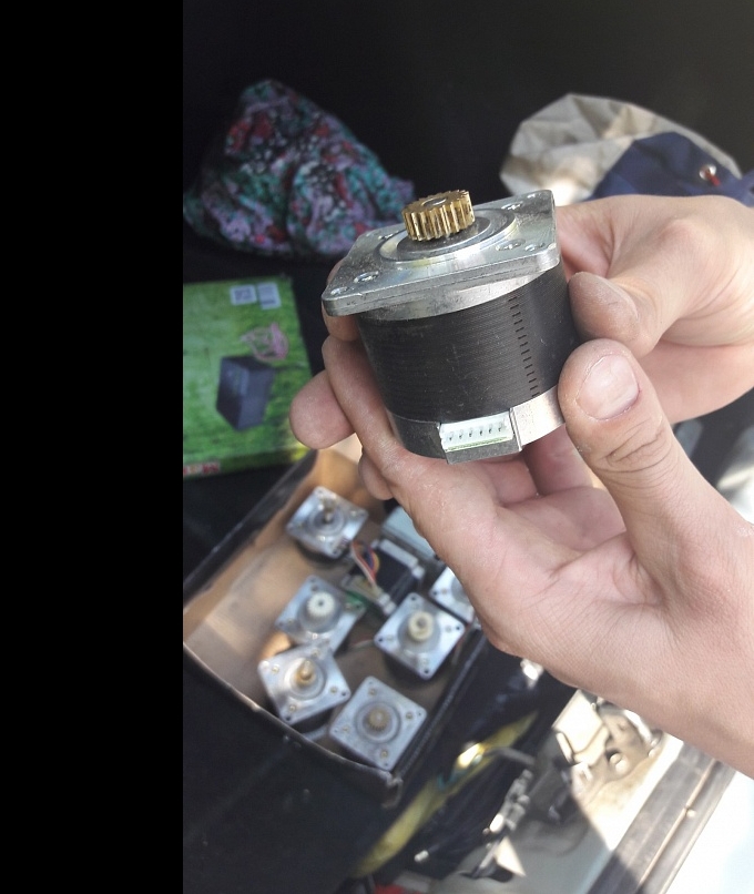 Продам шаговые  minebea 23lm c352 g1v