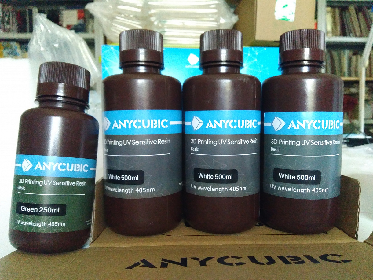 Продам смолу Anycubic Basic White и Green 1,75Л - 6000 руб, Москва.