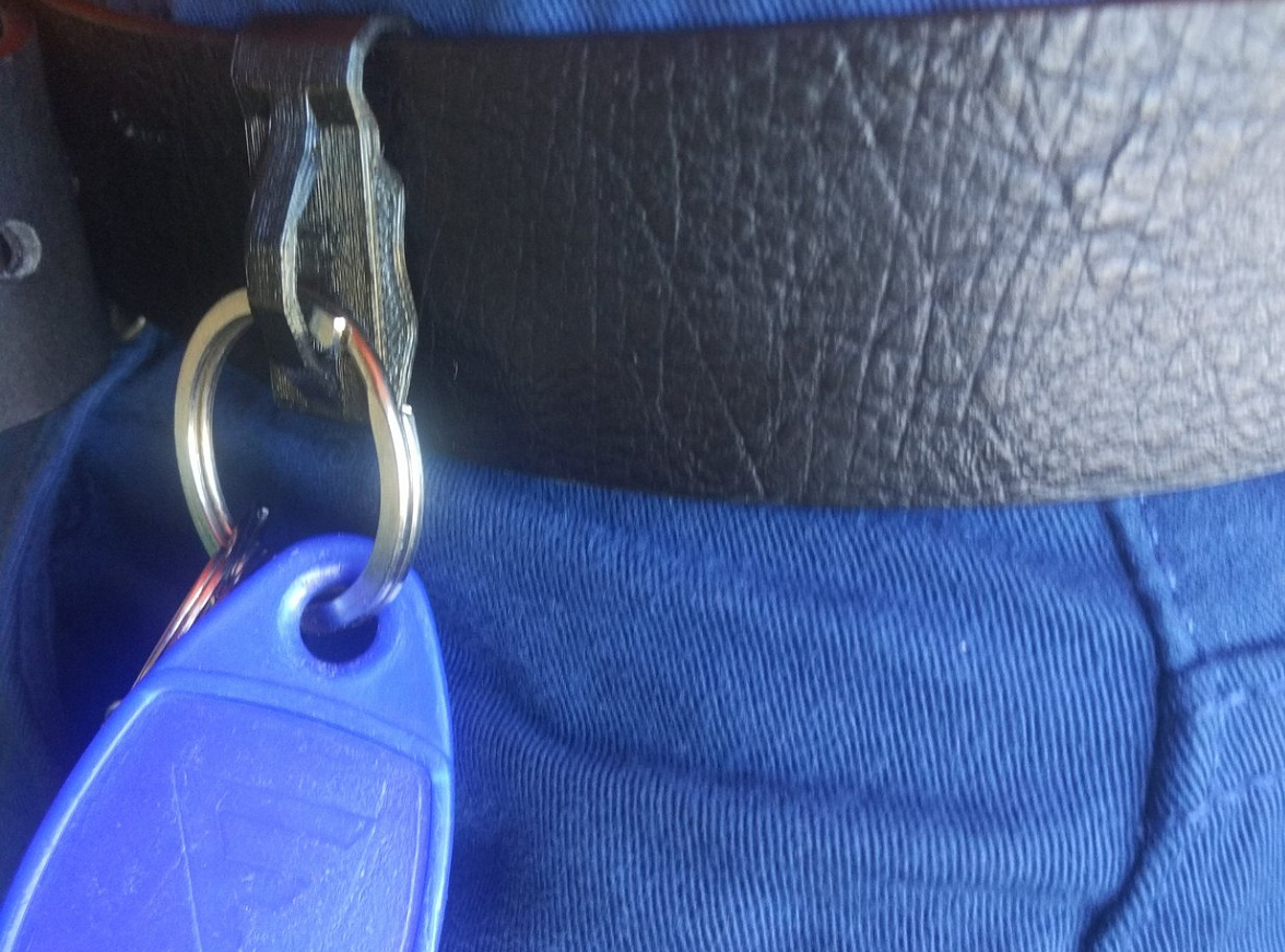 Anahtarlar için askı (pantolon, kemer, her yer için) (Plastik Aparattır!!!)