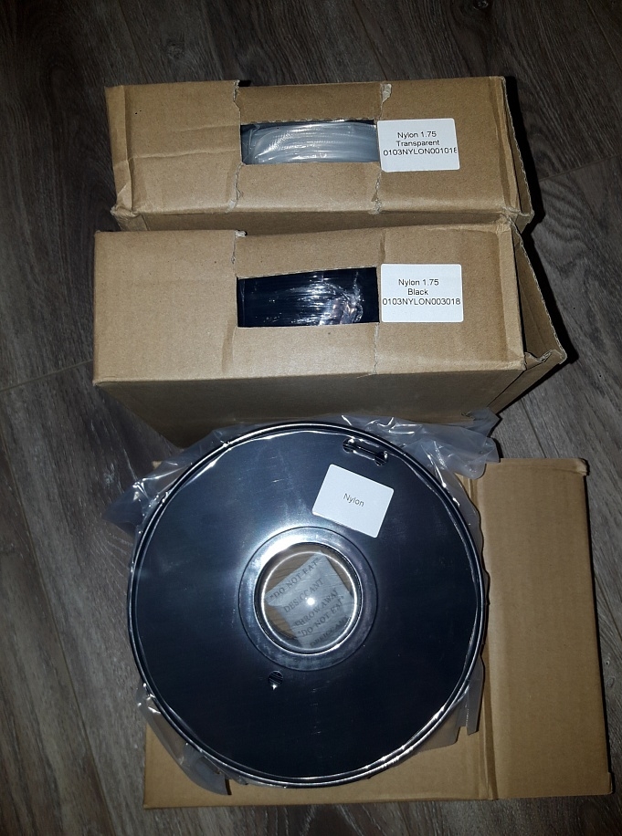 Продам нейлон 3 катушки по 1 кг.