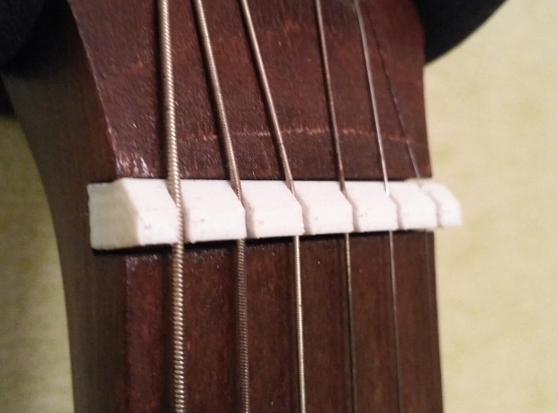 Gitar "Akor" telleri için üst somun (Plastik Aparattır!!!)
