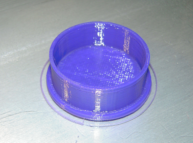 Yuvarlanan bir çantadan tekerlek (Plastik Aparattır!!!)