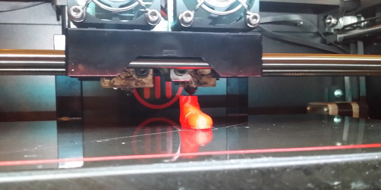 Знаменитый американский 3D Принтер MakerBot Replicator 2X 2 экструдера + 5 катушек пластика Знаменитый американский 3D Принтер MakerBot Replicator 2X 2 экструдера + 5 катушек пластика