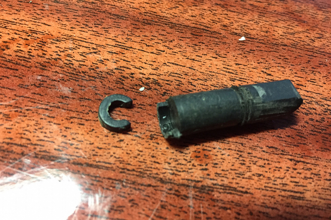 Ищу чертеж шпильки фиксатора лючка бензобака nissan teana 2008г