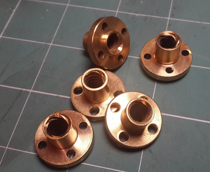 Винт трапецеидальный с гайкой 300мм Винт трапецеидальный с гайкой 300мм