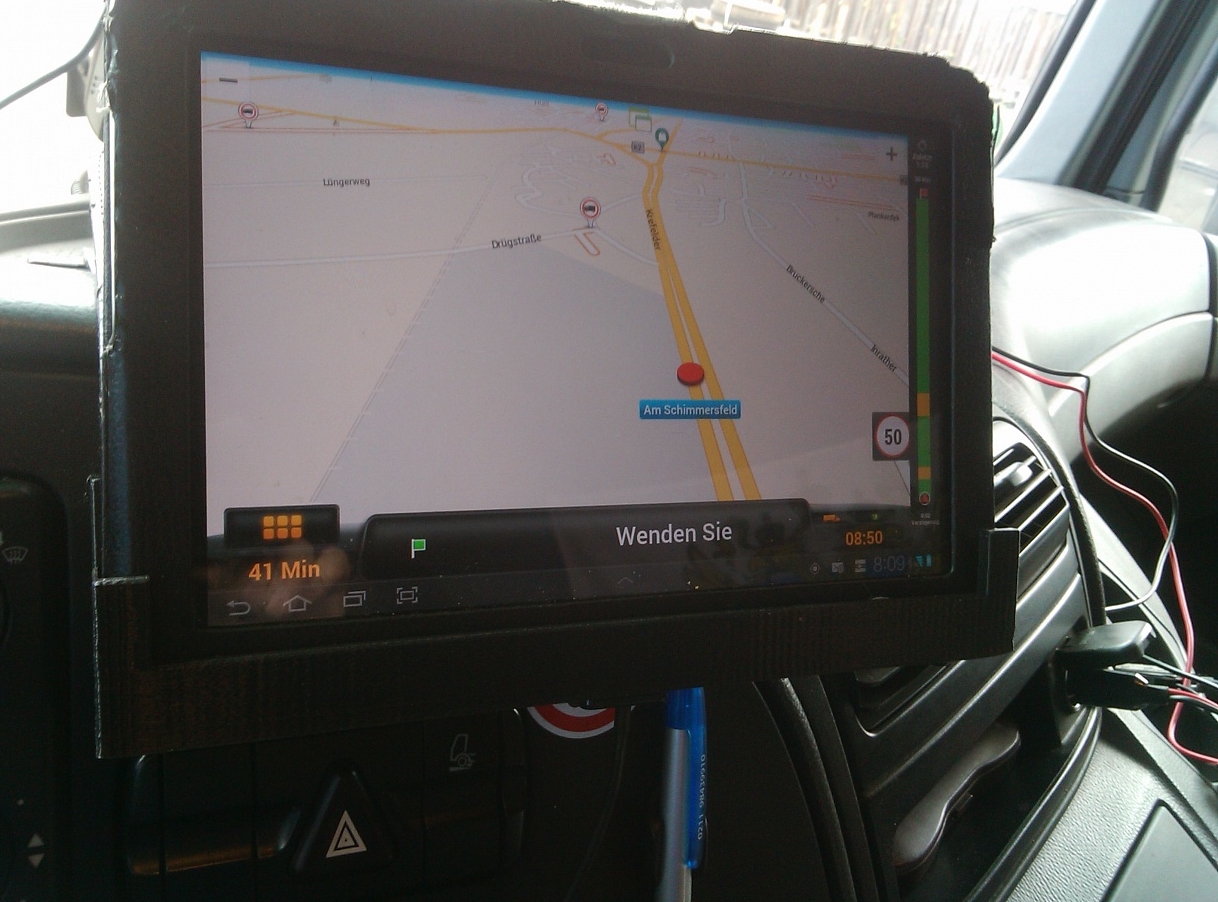Mercedes Actros MP2/MP3 için kılıflı 10,1" tablet tutucusu (Plastik Aparattır!!!) Mercedes Actros MP2/MP3 için kılıflı 10,1" tablet tutucusu (Plastik Aparattır!!!)