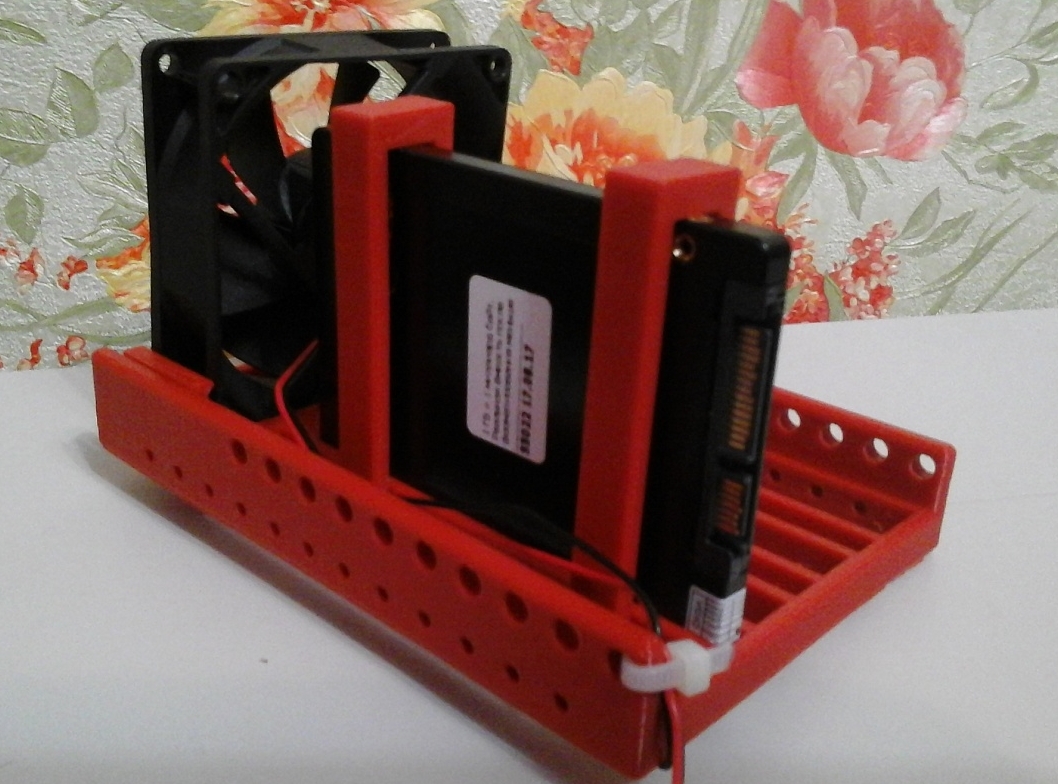 3 SSD veya HDD diskin altına kayar (Plastik Aparattır!!!)
