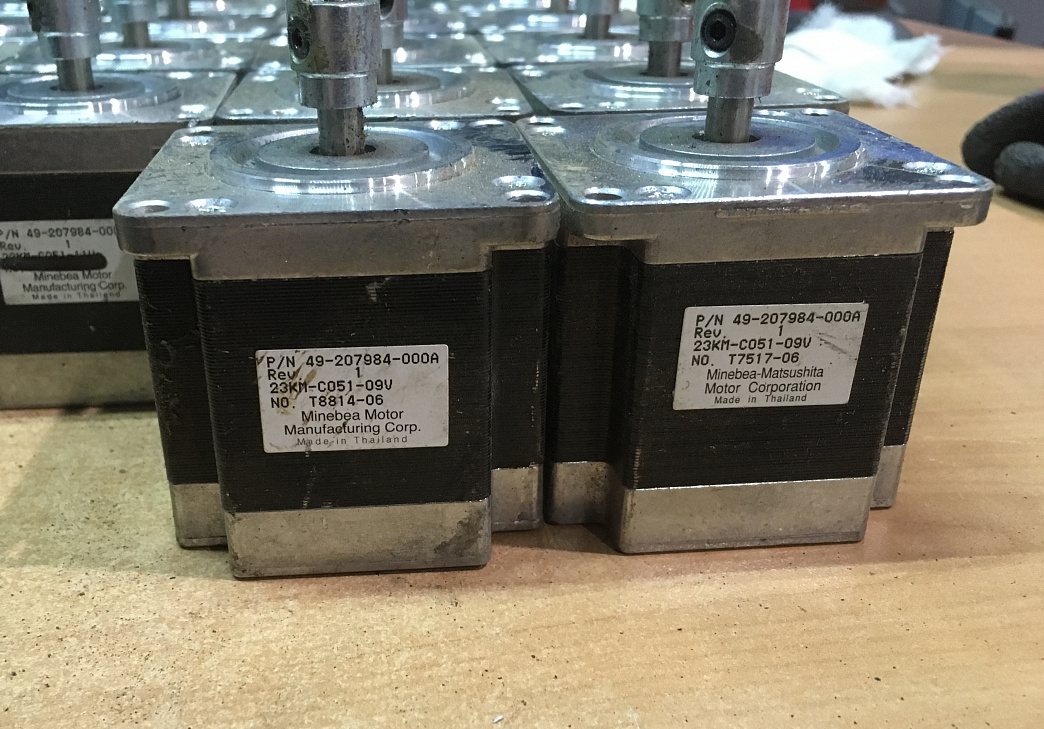 Шаговые двигатели 23KM-C051-09V (БУ)