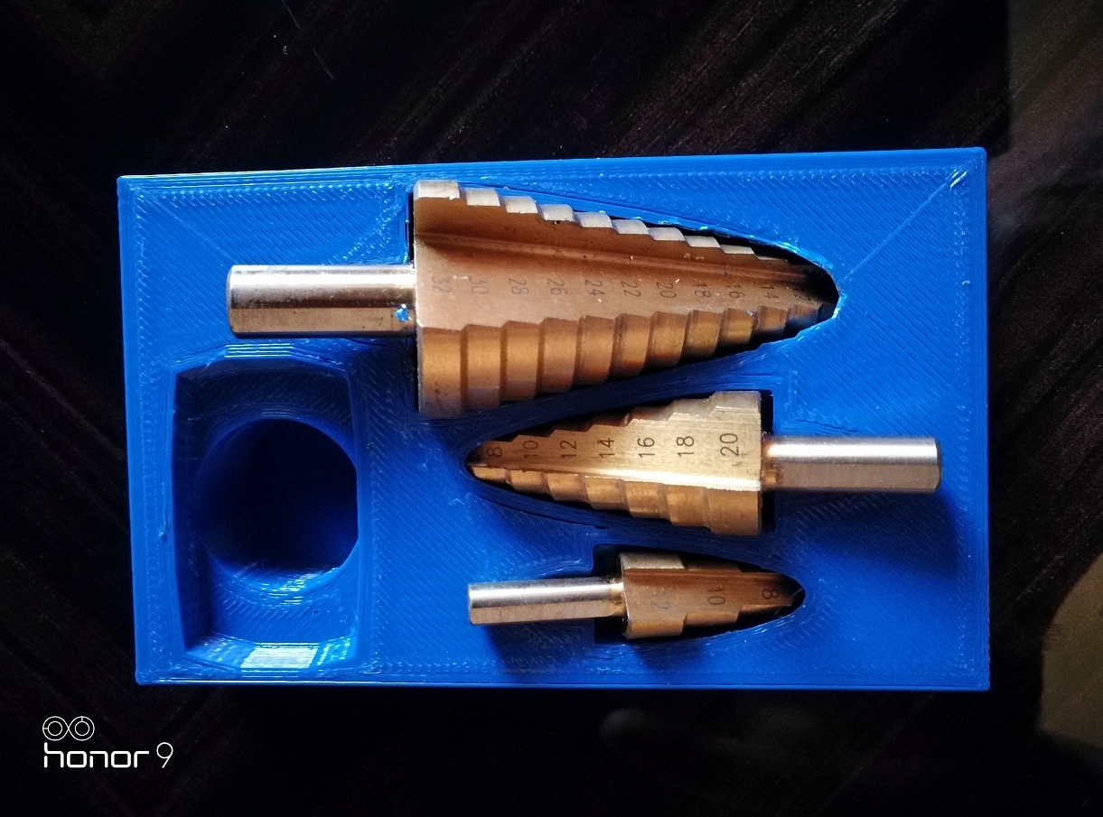 Koni (kademeli veya konik) matkaplar için kasa. (Plastik Aparattır!!!)