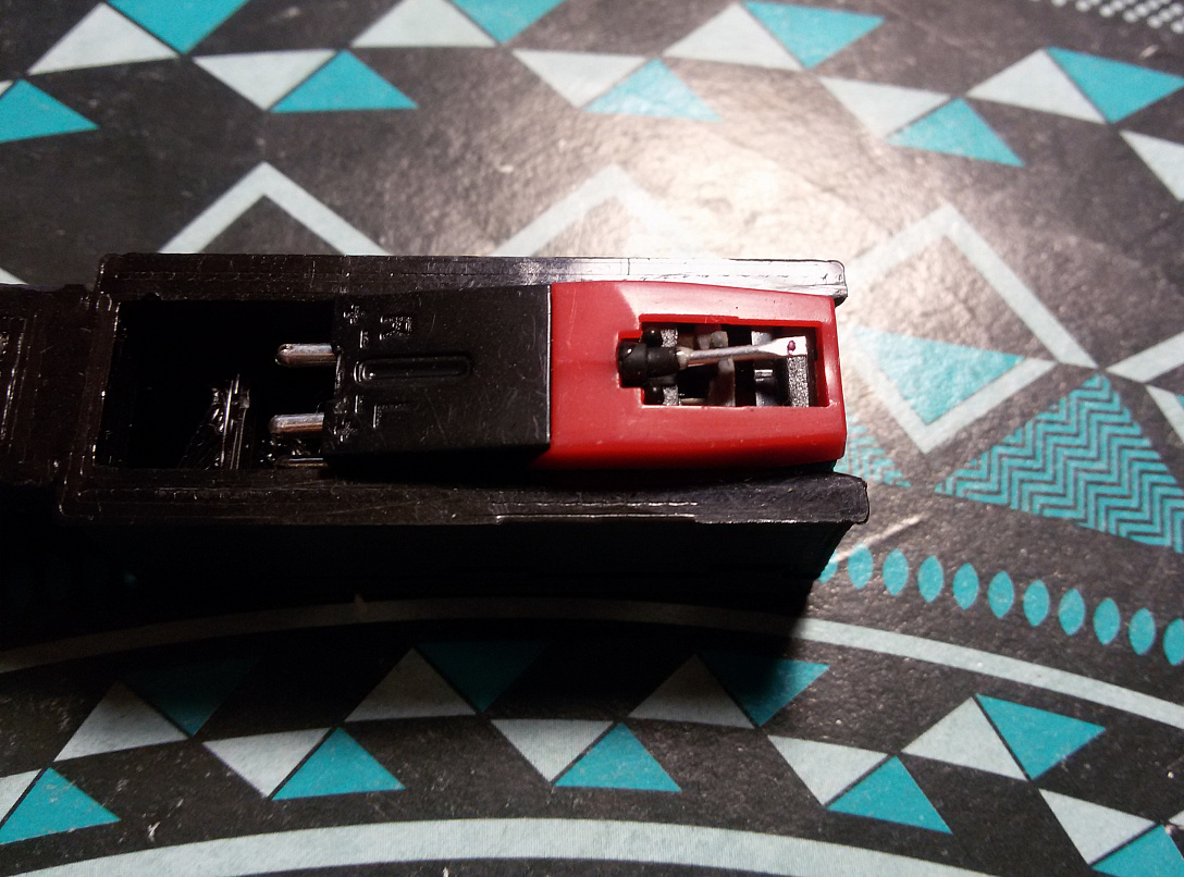 vinil pikap GZP 205 ve yeni Çin kafası için adaptör (Plastik Aparattır!!!) vinil pikap GZP 205 ve yeni Çin kafası için adaptör (Plastik Aparattır!!!)