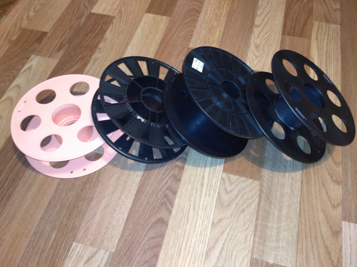 Продаю пустые катушки из-под пластика