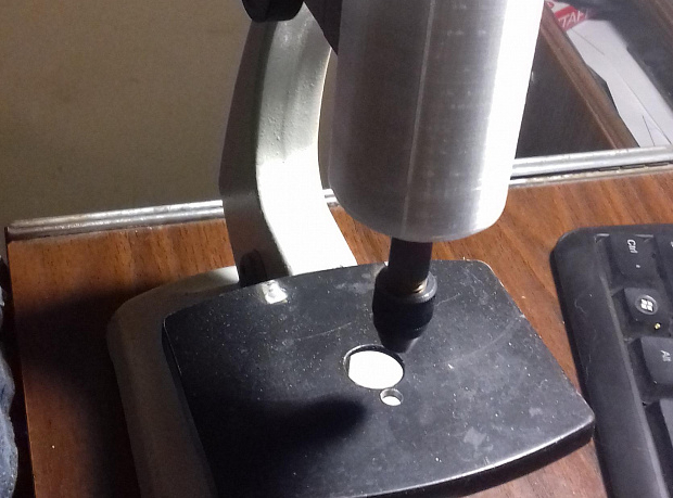 Bir okul mikroskobunun kalıntılarından mikro matkap (Plastik Aparattır!!!)