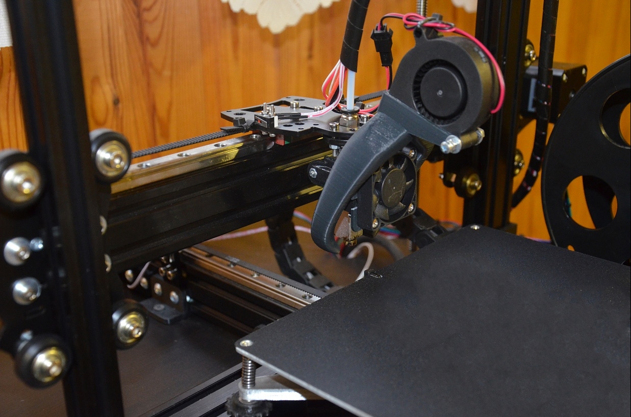 Продам 3D принтер, жесткий, на рельсах, алюминиевый. 