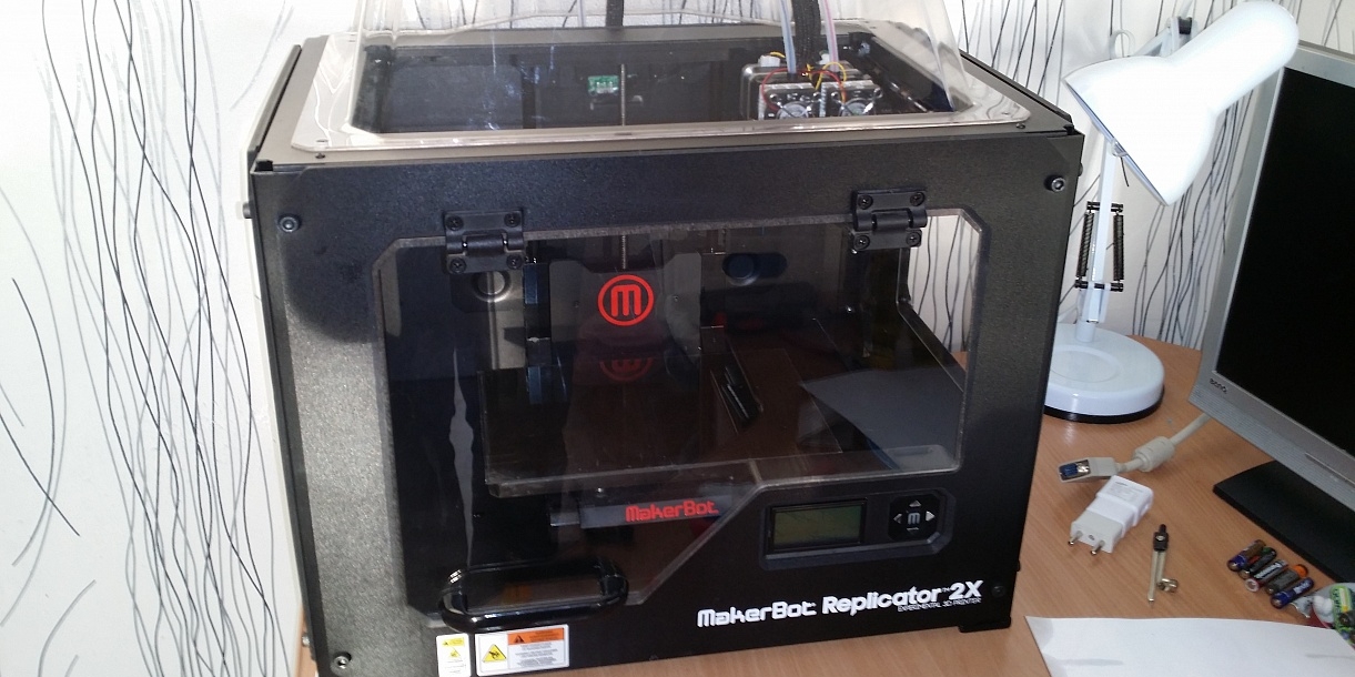 Продам знаменитый американский 3D Принтер MakerBot Replicator 2X 2 экструдера + 4 катушки пластика Продам знаменитый американский 3D Принтер MakerBot Replicator 2X 2 экструдера + 4 катушки пластика
