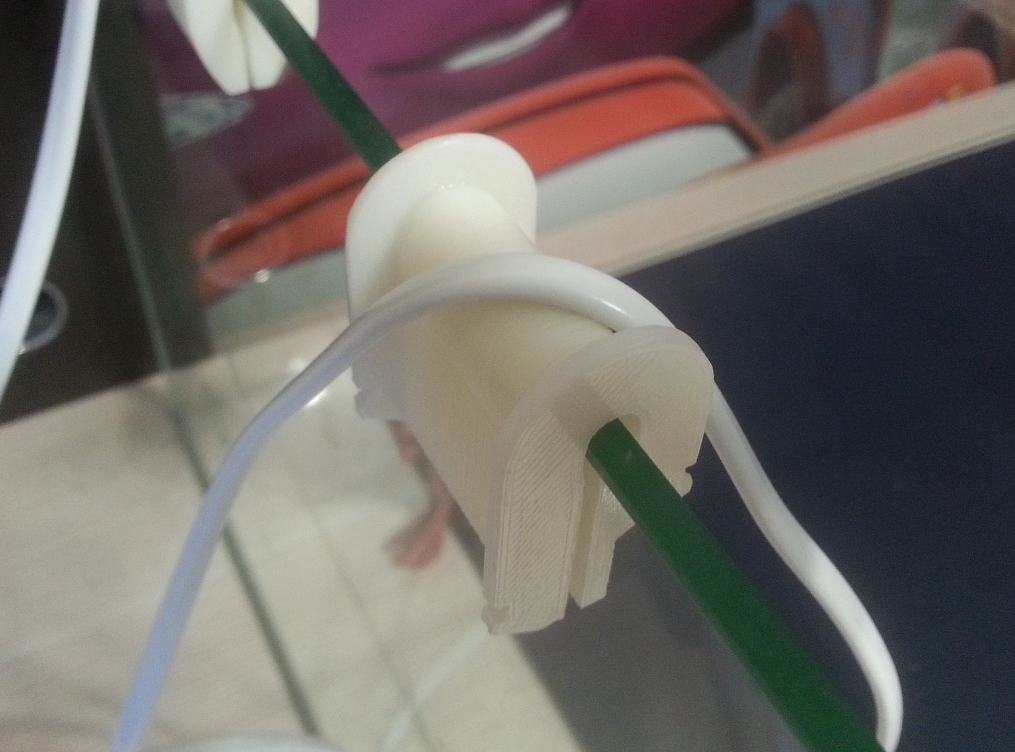 Akvaryum için kablo kanalı. (Plastik Aparattır!!!)