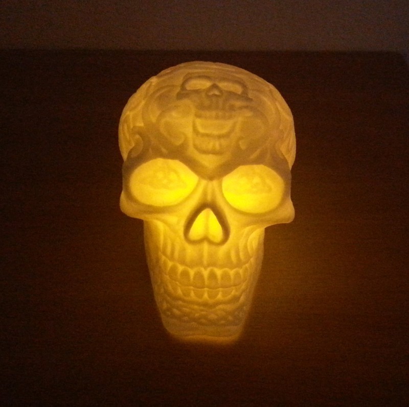 Gotik kafatası lambası (Plastik Aparattır!!!)