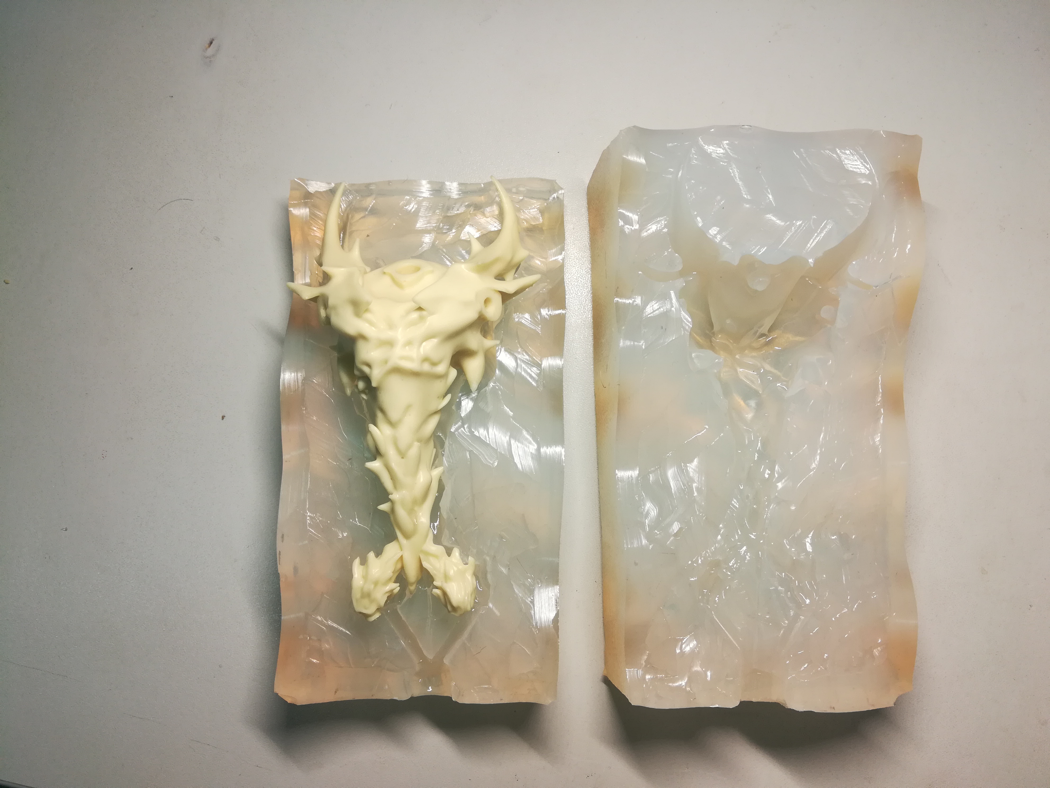 Как сделать силиконовую форму сложной статуэтки, отливка жидкими пластиками